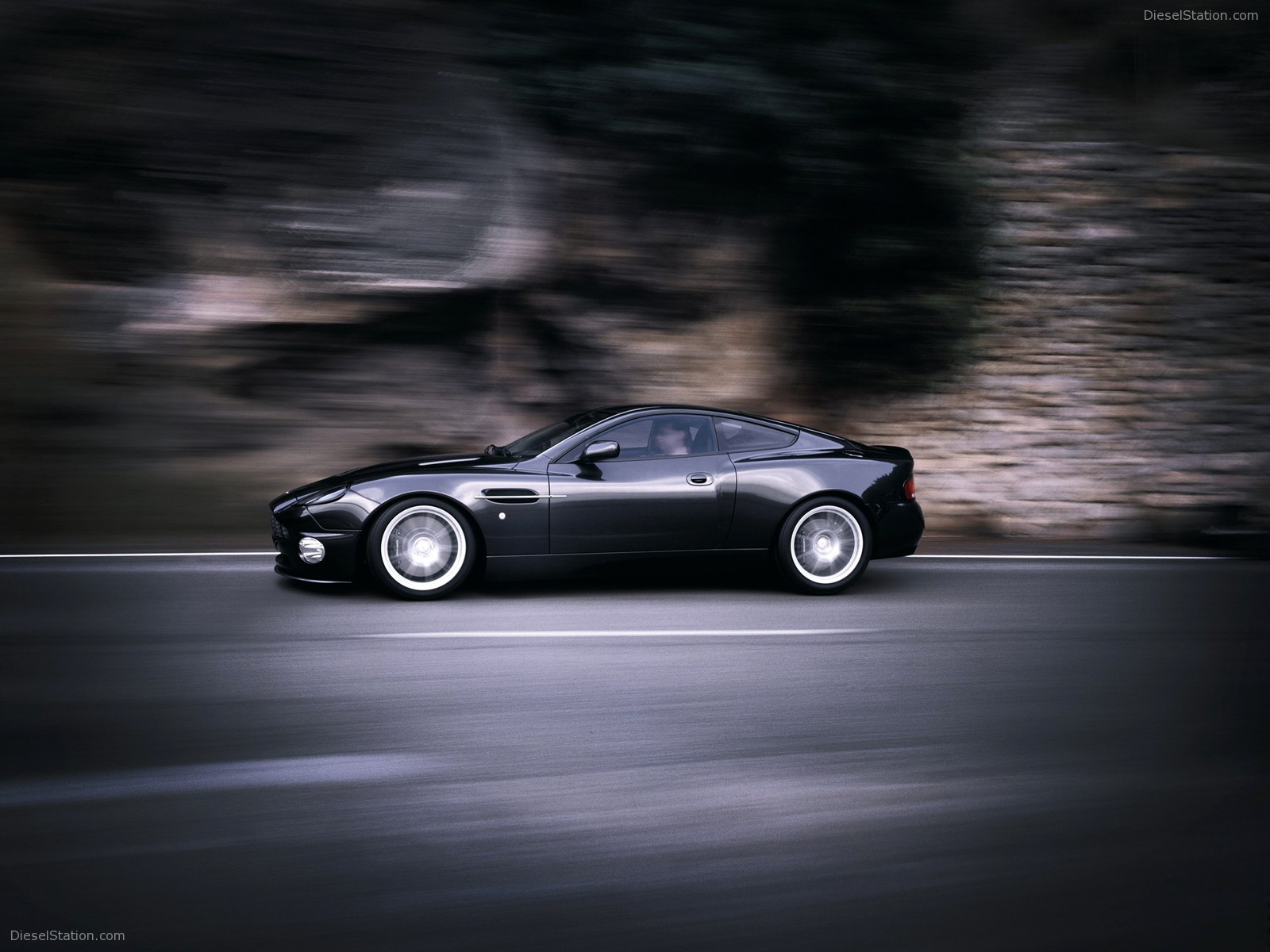 Aston Martin Vanquish V12 S